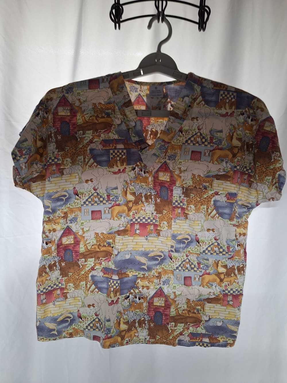 No Brand womans Multicolor Animal-Print Short-Sleeve Scrub